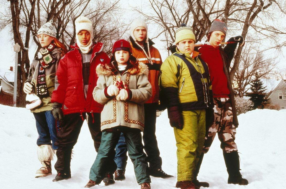 Um den Schneepflugfahrer aufzuhalten, der die Strassen freiräumen will, halten die Kinder zusammen ... - Bildquelle: Paramount Pictures