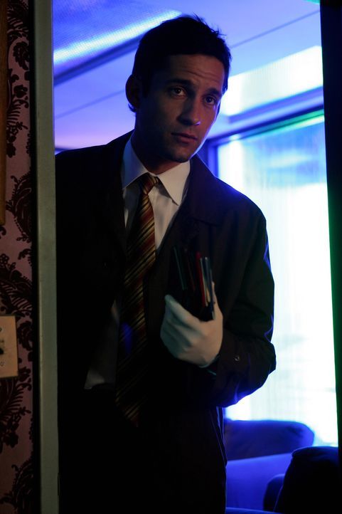 Danny Taylor (Enrique Murciano) ermittelt in einem neuen Fall ... - Bildquelle: Warner Bros. Entertainment Inc.