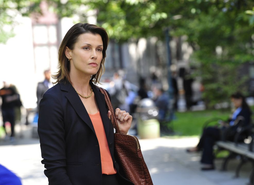 Erin (Bridget Moynahan) ahnt noch nicht, dass ihr Leben bald in Gefahr ist ... - Bildquelle: 2013 CBS Broadcasting Inc. All Rights Reserved.