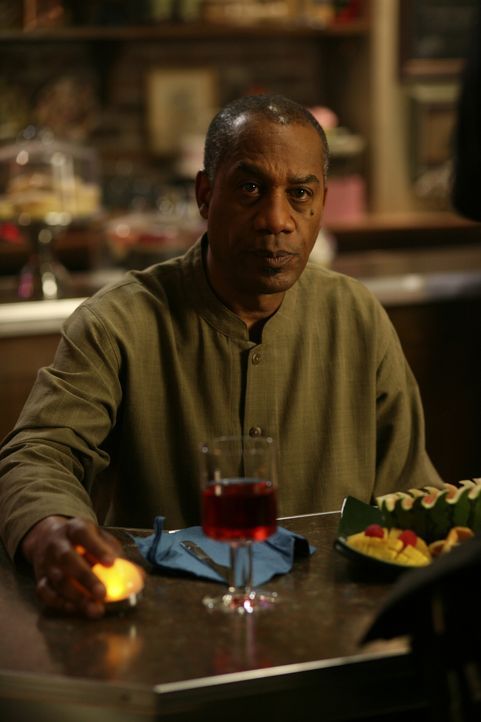 Ist Henry (Joe Morton) von dem Gedächtnisverlust betroffen? - Bildquelle: Universal Television
