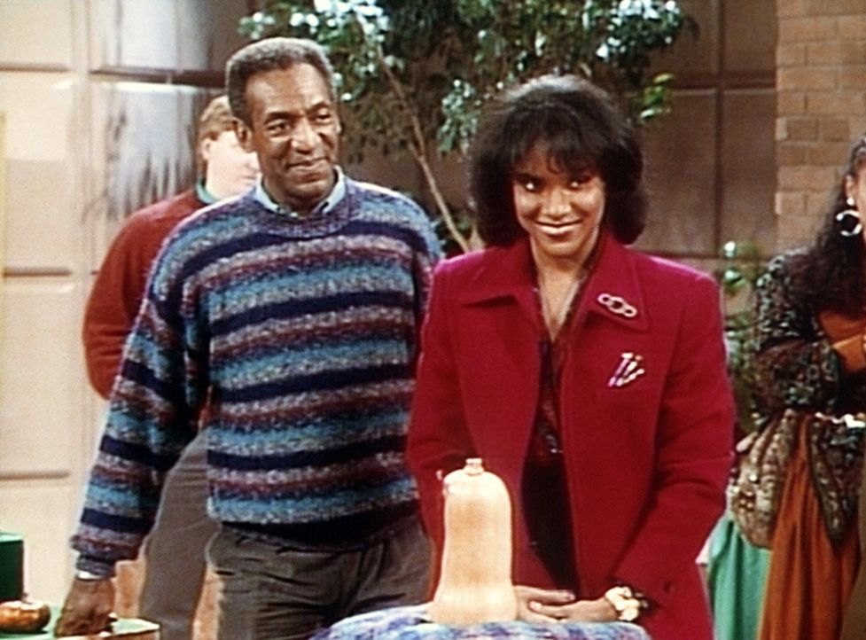 Cliff (Bill Cosby, r.) und Clair (Phylicia Rashad, l.) hoffen, dass ihr formschöner Kürbis bei dem Wettbewerb gut abschneiden wird ... - Bildquelle: Viacom