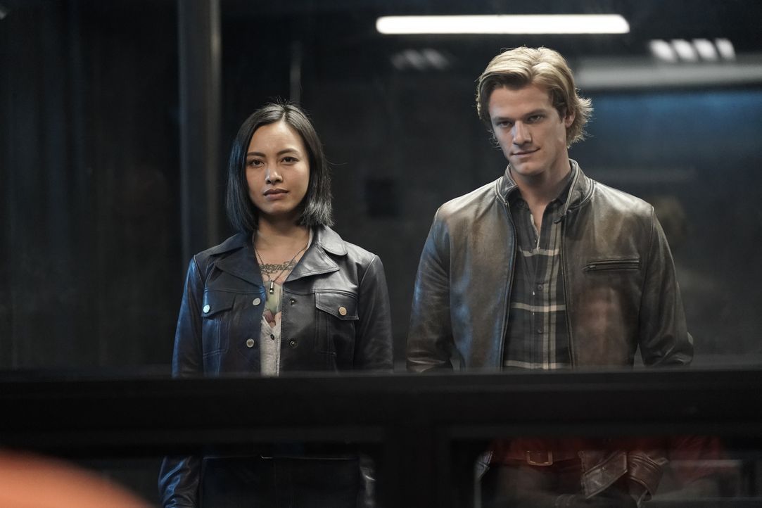 Desi (Levy Tran, l.); MacGyver (Lucas Till, r.) - Bildquelle: Jace Downs 2019 CBS Broadcasting, Inc. All Rights Reserved / Jace Downs
