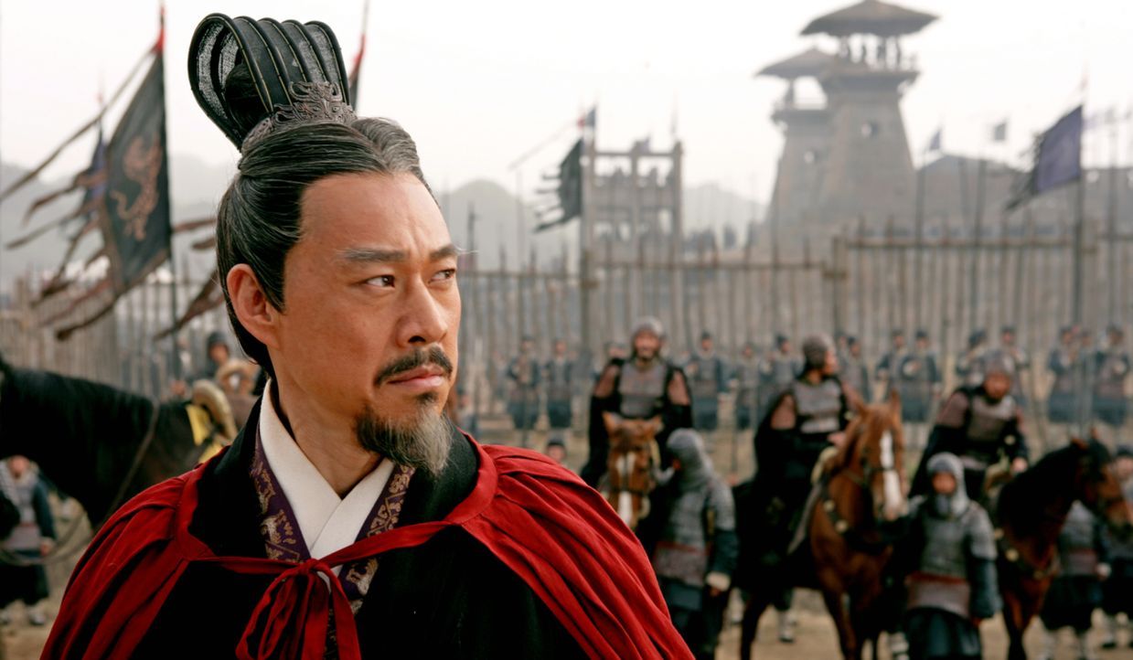 Hat in einer Schlacht gegen Cao Cao eine schwere Niederlage erlitten: König Liu Bei (Yong You) ... - Bildquelle: Constantin Film Verleih GmbH