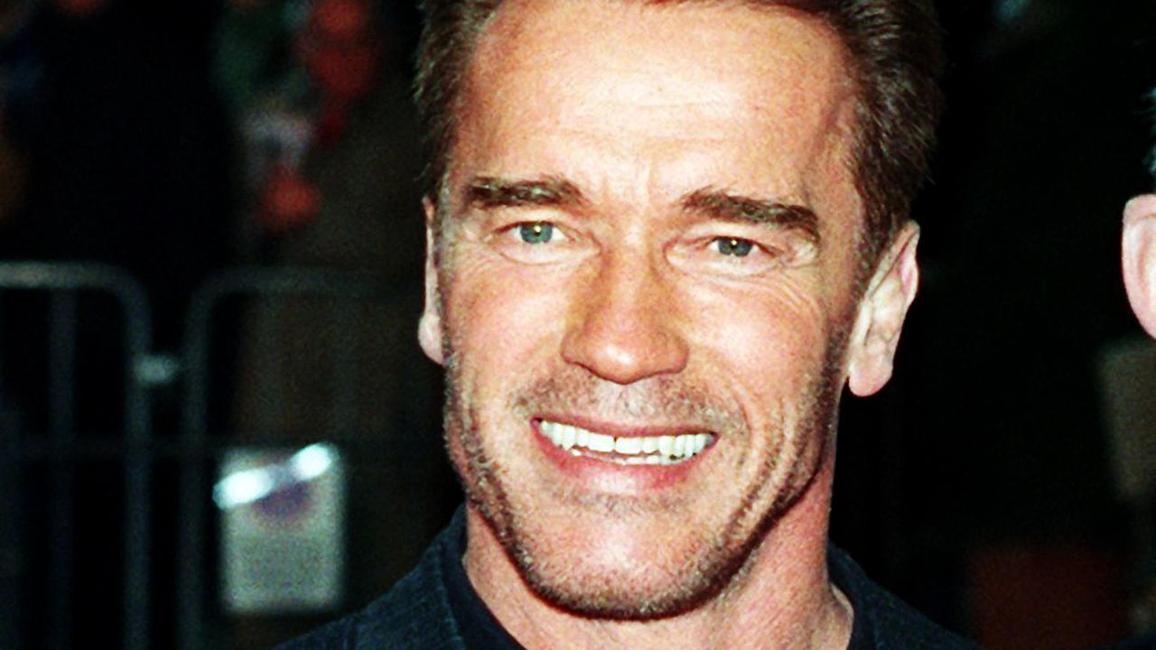 Arnold Schwarzenegger 2000 auf einer Filmpremiere in Berlin  - Bildquelle: dpa