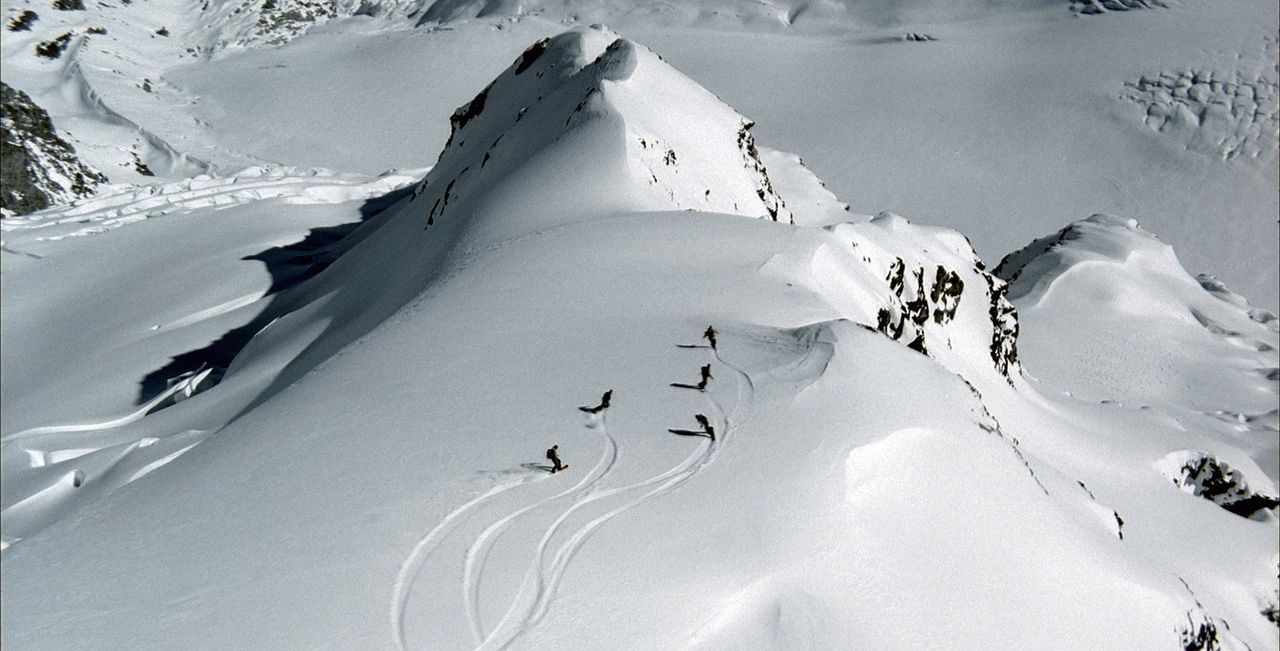 In der traumhaften Bergwelt der Schweizer Alpen, fernab jeglicher Pisten, trainieren Gaspard und die anderen für die Wettbewerbe ... - Bildquelle: Canal+
