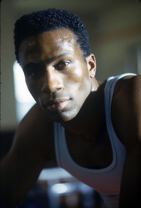 Der Jamaikaner Derice (Leon Robinson) hat ein großes Ziel: Er will, wie einst sein Vater, bei einer Olympiade um Medaillen sprinten. Doch als Derice... - Bildquelle: Disney