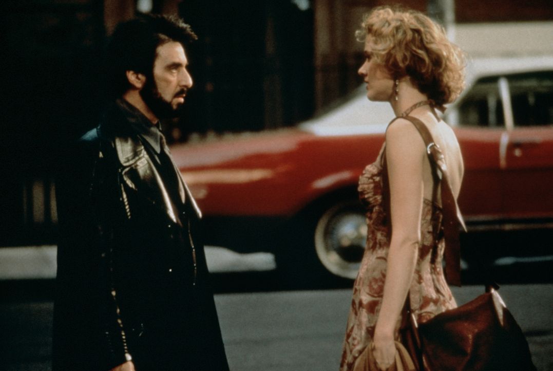 Der Ex-Drogendealer Carlito (Al Pacino, l.) möchte nach seiner Entlassung aus dem Gefängnis mit seiner Geliebten Gail (Penelope Ann Miller, r.) eine... - Bildquelle: Universal Pictures