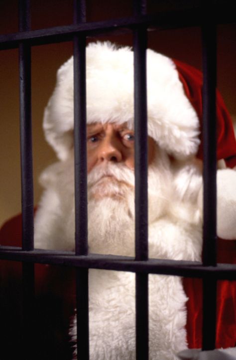 Ausgerechnet am Heiligen Abend landet der Nikolaus (Dick Van Patten) hinter Gittern. Da hilft nur eine List ... - Bildquelle: Tag Entertainment