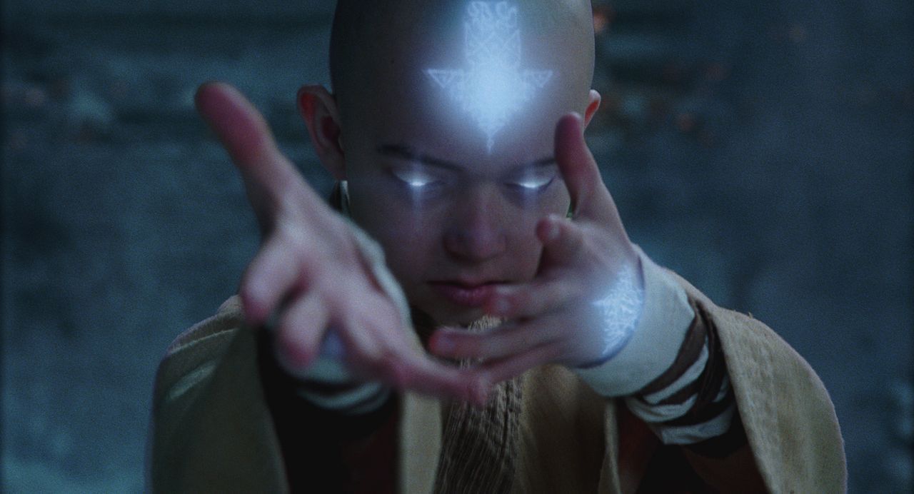 Befreit aus seinem Gefängnis im ewigen Eis erkennt der junge Luftnomade Aang (Noah Ringer), dass er der nächste Avatar ist und dass nur er die Macht... - Bildquelle: 2010 PARAMOUNT PICTURES. All Rights Reserved.