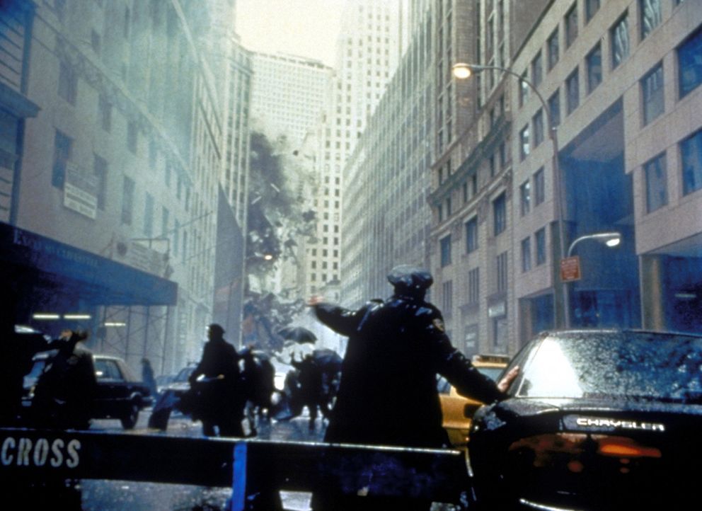In New York angekommen, wütet Godzilla in den Wolkenkratzerschluchten wie ein Berserker ... - Bildquelle: 1998 TriStar Pictures, Inc. All Rights Reserved.