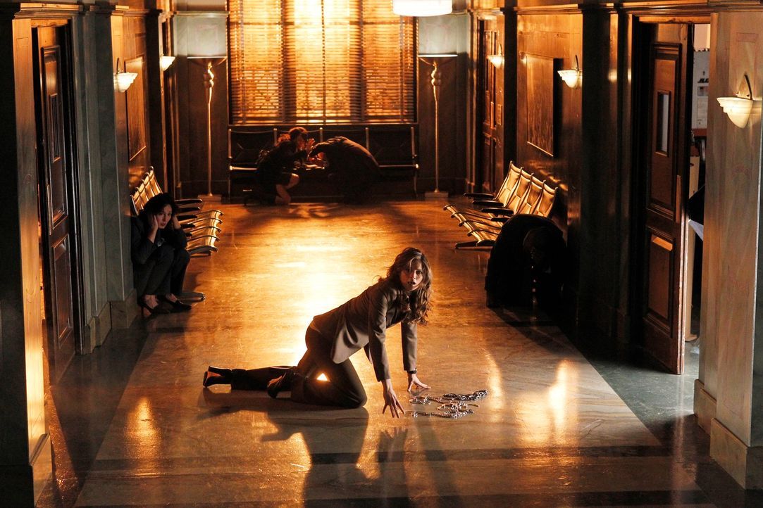 Dem Auftragskiller ist die Flucht aus dem Gerichtssaal gelungen. Kate Beckett (Stana Katic) nimmt die Verfolgung auf! - Bildquelle: ABC Studios
