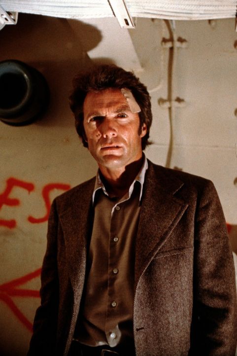 Inspektor Harry Callahan (Clint Eastwood) will eine Mordserie aufklären. Doch bei seinen Ermittlungen gerät er selbst auf die Abschussliste eines... - Bildquelle: Warner Bros.